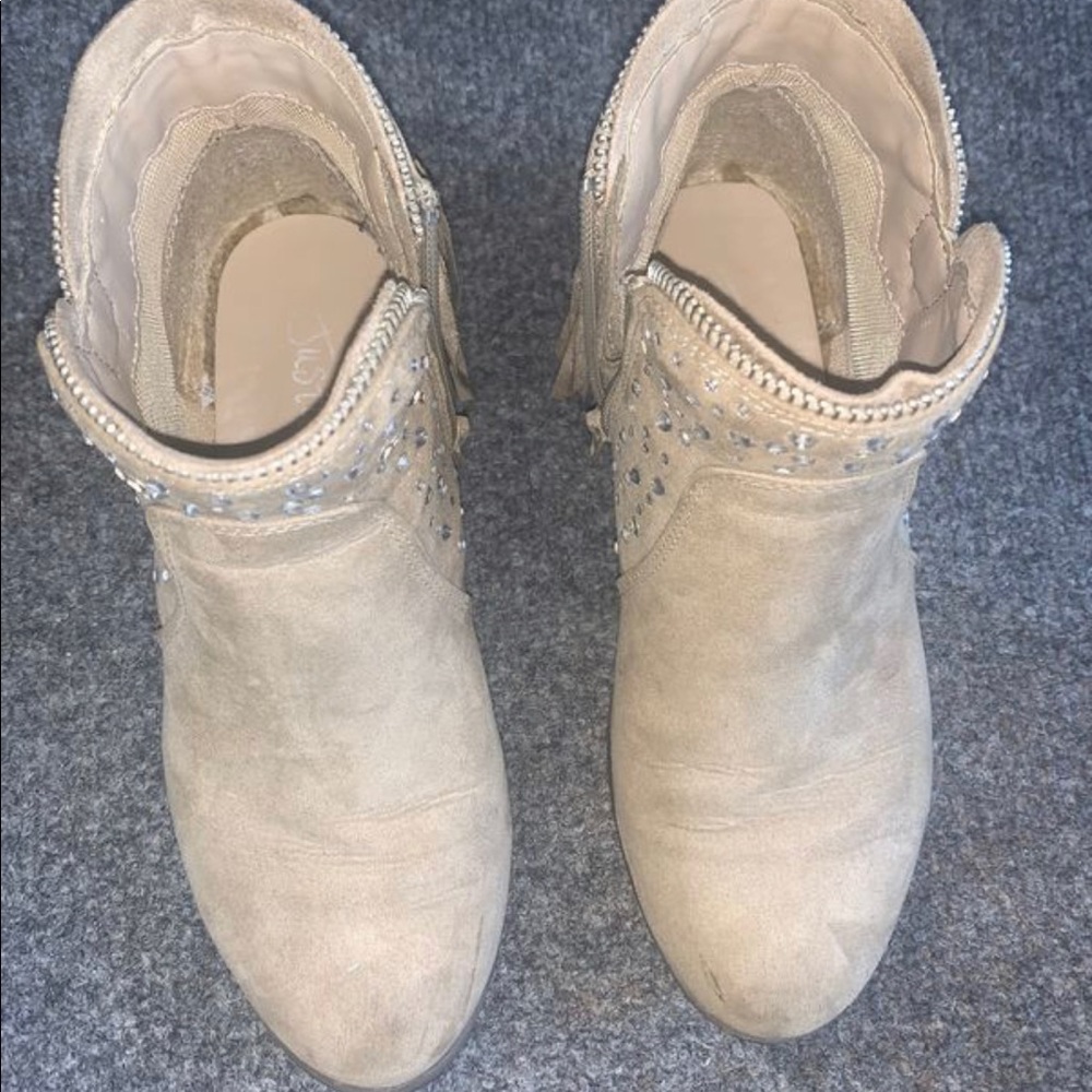 Shoes - Picture 14 of 15